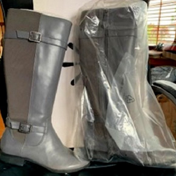 Isaac Mizrahi Medium Calf Leather and Stretch Riding Boot Dark Gray Leather 7.5M
